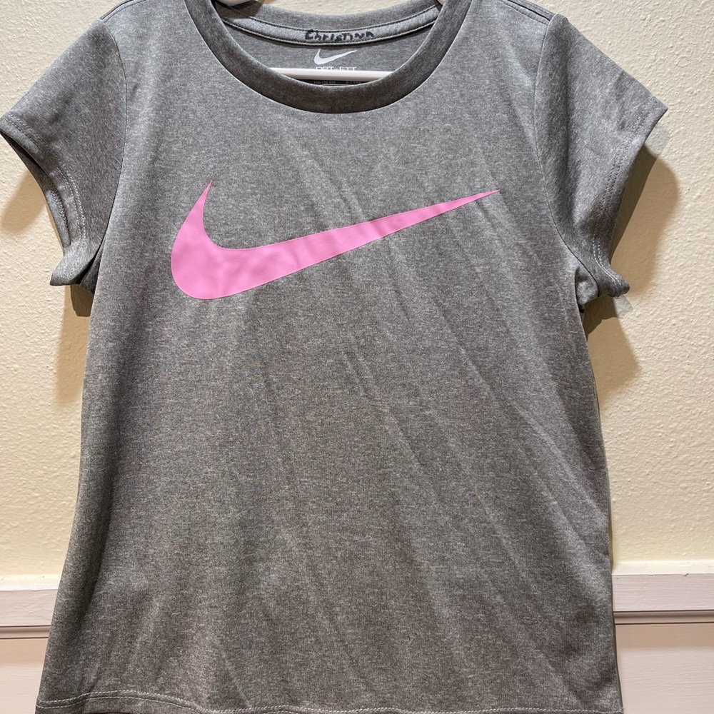 Nike Girls Gray Dry Fit Tee. Sz 6